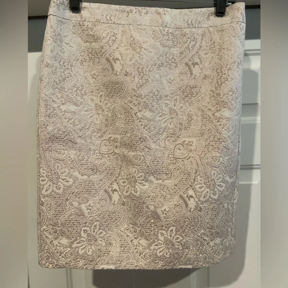 J. Crew~Elegant~Ivory & Metallic Rose Gold Jacquard~Midi~Pencil Skirt~Size 4